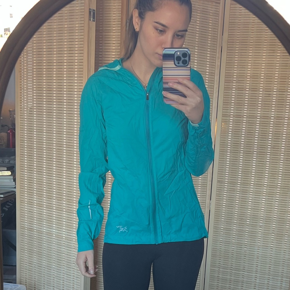 Arcteryx lightweight shell size medium